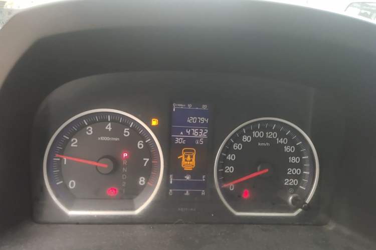 Used Honda CR-V 2010 2.4L automatic four-wheel drive luxury version Odometer Close Up