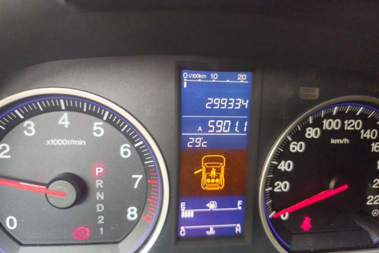 Used Honda CR-V 2010 2.0L automatic two-wheel drive urban version Odometer Close Up