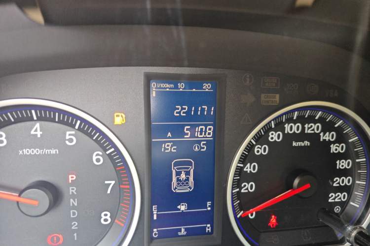 Used Honda CR-V 2010 2.4L automatic four-wheel drive luxury version Odometer Close Up