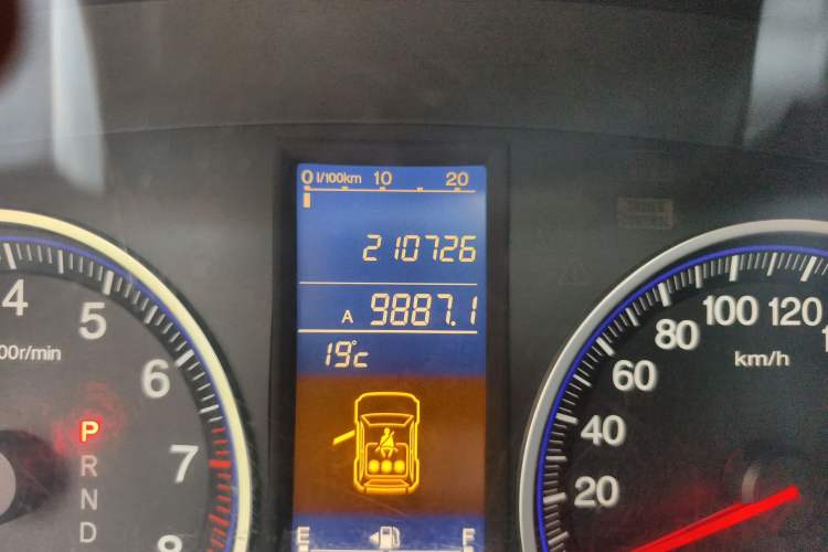 Used Honda CR-V 2010 2.0L Automatic Four-Wheel Drive Classic Edition Odometer Close Up