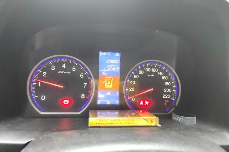 Used Honda CR-V 2010 2.0L manual two-wheel drive urban version Odometer Close Up