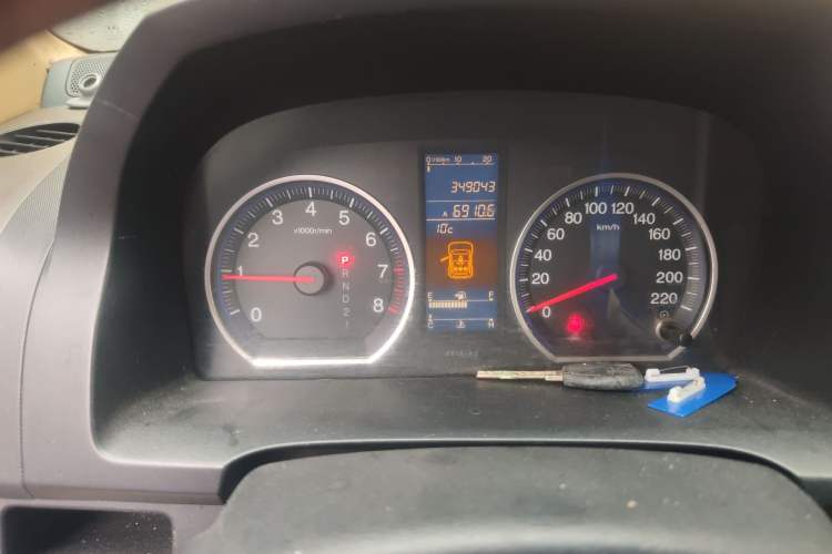 Used Honda CR-V 2010 2.0L Automatic Four-Wheel Drive Classic Edition Odometer Close Up