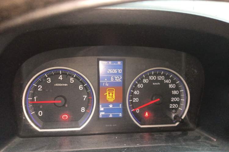 Used Honda CR-V 2010 2.0L manual two-wheel drive urban version Odometer Close Up
