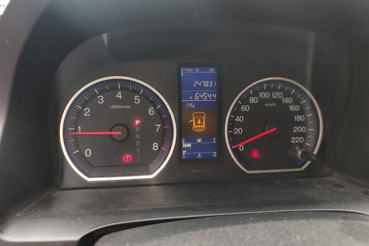 Used Honda CR-V 2010 2.0L Automatic Four-Wheel Drive Classic Edition Odometer Close Up