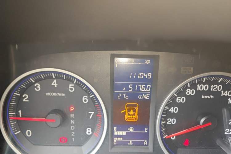 Used Honda CR-V 2010 2.4L automatic four-wheel drive luxury version Odometer Close Up