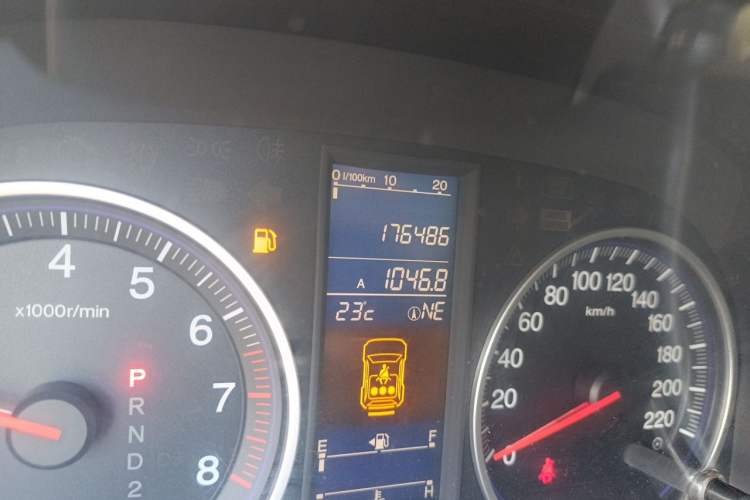 Used Honda CR-V 2010 2.4L Automatic Four-Wheel Drive Prestige Navigation Edition Odometer Close Up