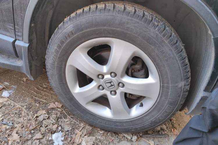 Used Honda CR-V 2010 2.0L automatic two-wheel drive urban version Right Front Wheel Hub
