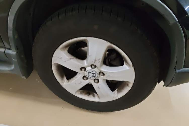 Used Honda CR-V 2010 2.0L automatic two-wheel drive urban version Right Front Wheel Hub
