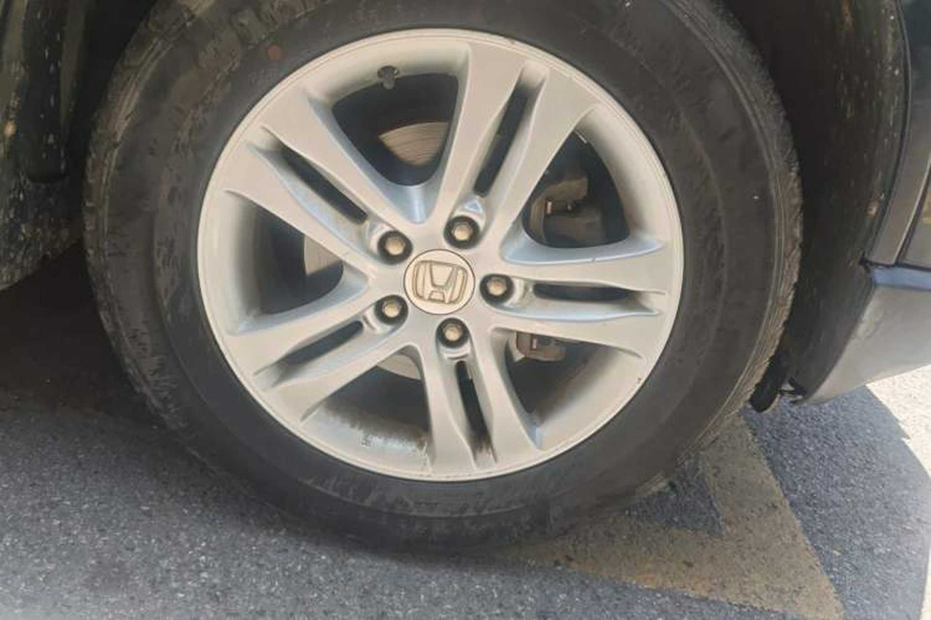 Used Honda CR-V 2010 2.4L automatic four-wheel drive luxury version Right Front Wheel Hub
