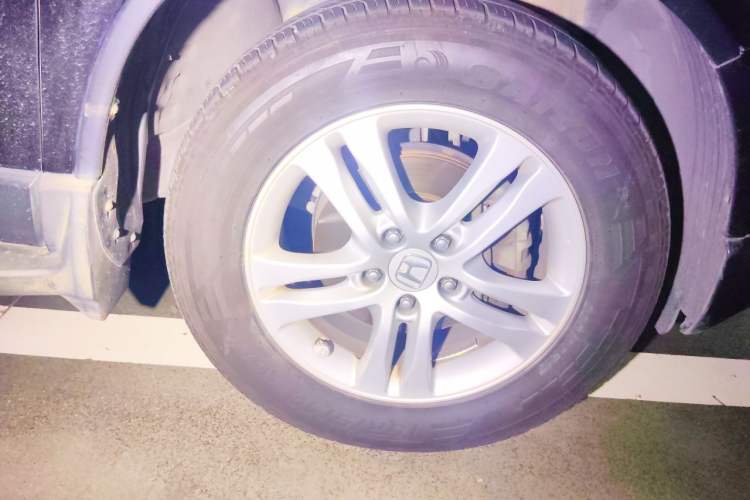 Used Honda CR-V 2010 2.4L automatic four-wheel drive luxury version Right Front Wheel Hub