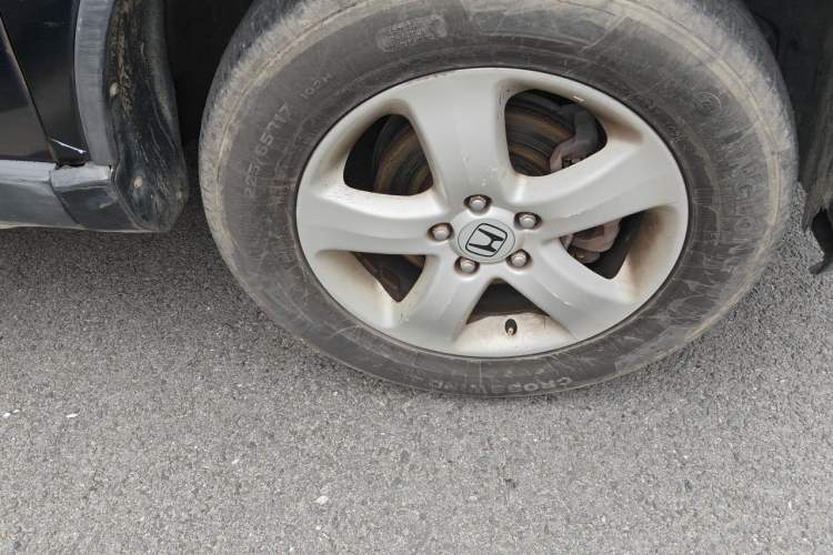 Used Honda CR-V 2010 2.0L automatic two-wheel drive urban version Right Front Wheel Hub
