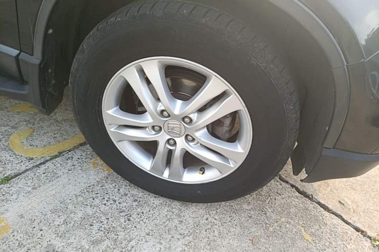 Used Honda CR-V 2010 2.4L automatic four-wheel drive luxury version Right Front Wheel Hub