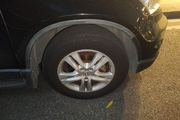 Used Honda CR-V 2010 2.4L automatic four-wheel drive luxury version Right Front Wheel Hub