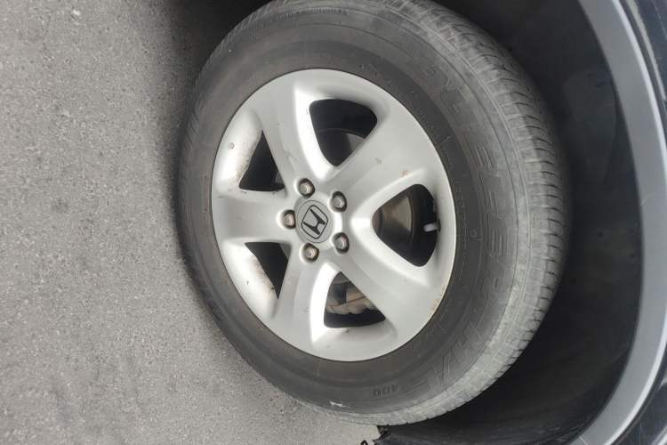 Used Honda CR-V 2010 2.0L automatic two-wheel drive urban version Right Front Wheel Hub