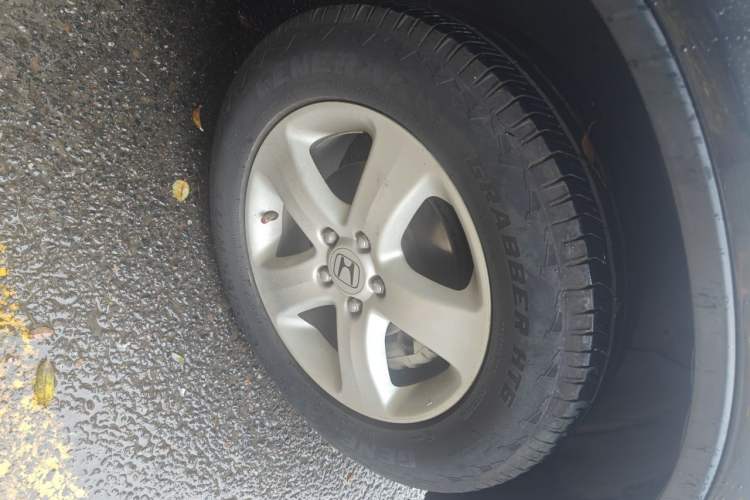 Used Honda CR-V 2010 2.0L automatic two-wheel drive urban version Right Front Wheel Hub