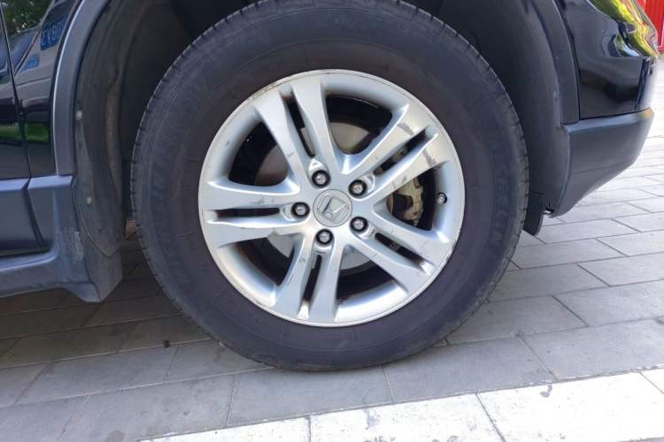 Used Honda CR-V 2010 2.4L automatic four-wheel drive luxury version Right Front Wheel Hub