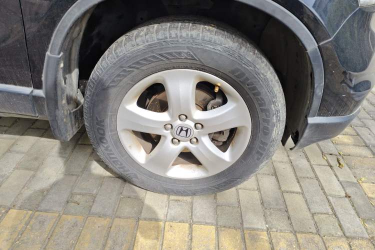 Used Honda CR-V 2010 2.0L automatic two-wheel drive urban version Right Front Wheel Hub