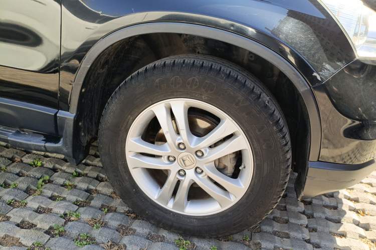 Used Honda CR-V 2010 2.4L automatic four-wheel drive luxury version Right Front Wheel Hub