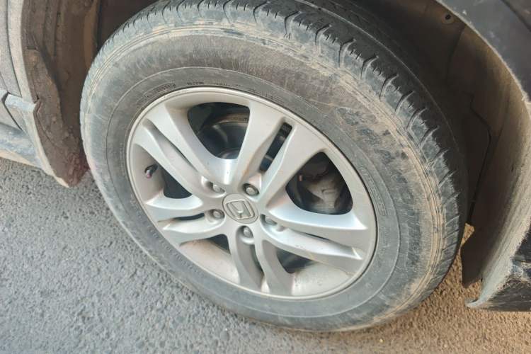 Used Honda CR-V 2010 2.4L automatic four-wheel drive luxury version Right Front Wheel Hub