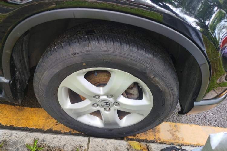 Used Honda CR-V 2010 2.0L automatic two-wheel drive urban version Right Front Wheel Hub