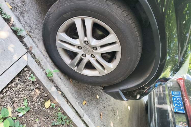 Used Honda CR-V 2010 2.4L automatic four-wheel drive luxury version Right Front Wheel Hub