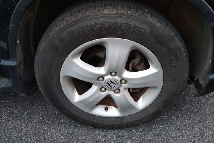 Used Honda CR-V 2010 2.0L automatic two-wheel drive urban version Right Front Wheel Hub