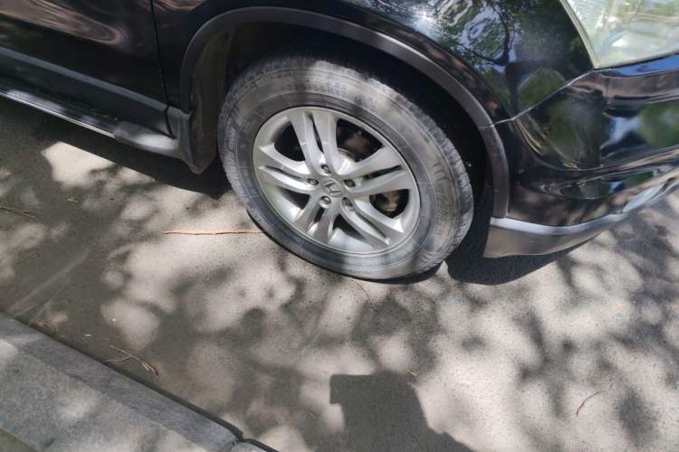 Used Honda CR-V 2010 2.4L automatic four-wheel drive luxury version Right Front Wheel Hub