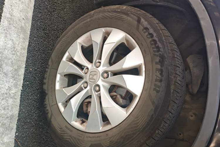 Used Honda CR-V 2010 2.0L automatic two-wheel drive urban version Right Front Wheel Hub