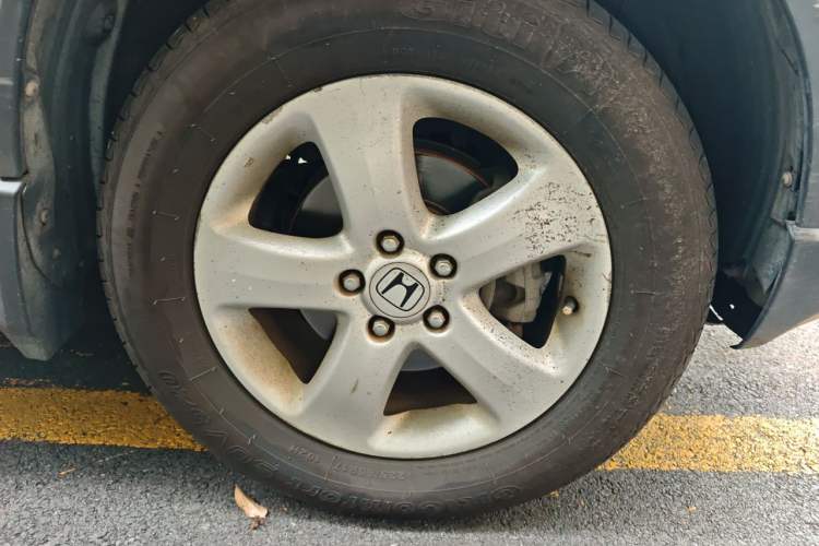 Used Honda CR-V 2010 2.0L automatic two-wheel drive urban version Right Front Wheel Hub
