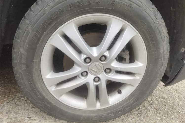 Used Honda CR-V 2010 2.4L automatic four-wheel drive luxury version Right Front Wheel Hub
