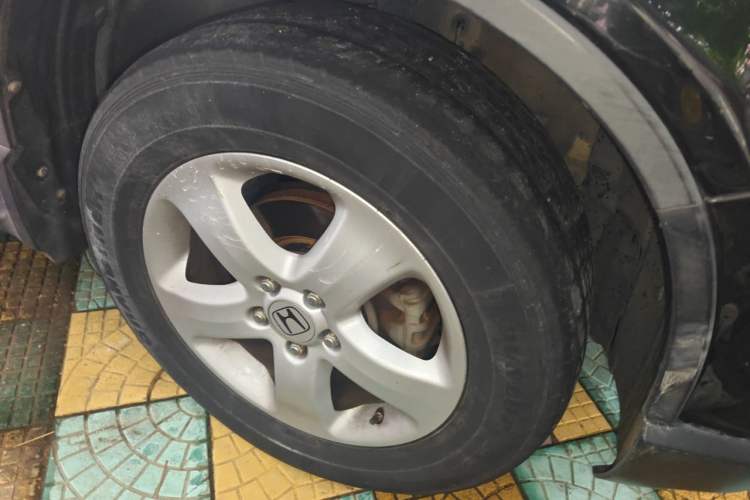 Used Honda CR-V 2010 2.0L automatic two-wheel drive urban version Right Front Wheel Hub
