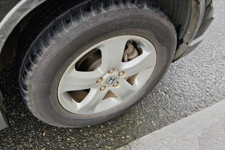 Used Honda CR-V 2010 2.0L automatic two-wheel drive urban version Right Front Wheel Hub