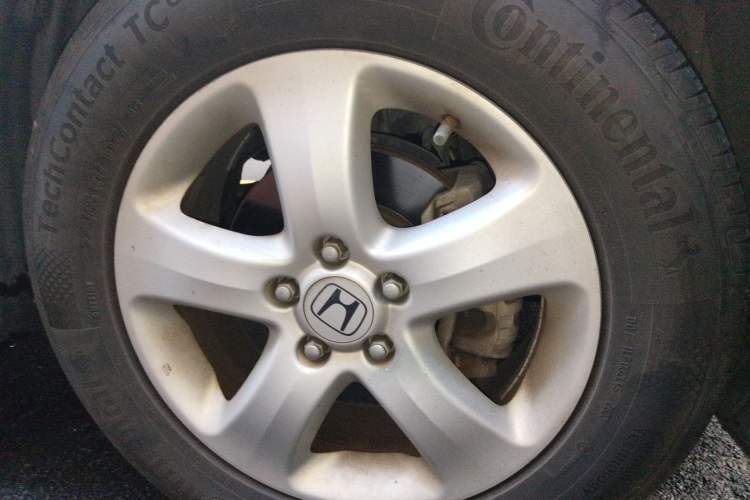 Used Honda CR-V 2010 2.0L automatic two-wheel drive urban version Right Front Wheel Hub