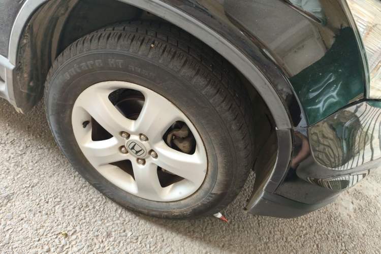 Used Honda CR-V 2010 2.0L automatic two-wheel drive urban version Right Front Wheel Hub