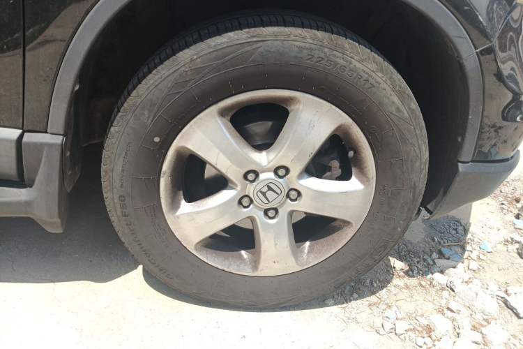 Used Honda CR-V 2010 2.0L automatic two-wheel drive urban version Right Front Wheel Hub