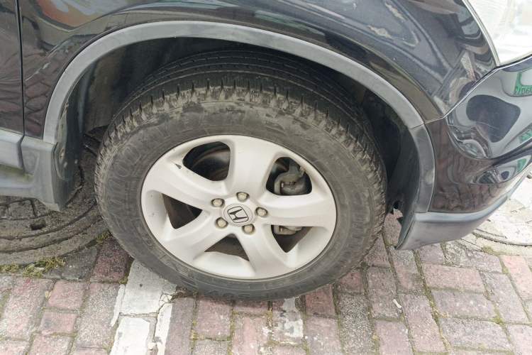 Used Honda CR-V 2010 2.0L automatic two-wheel drive urban version Right Front Wheel Hub