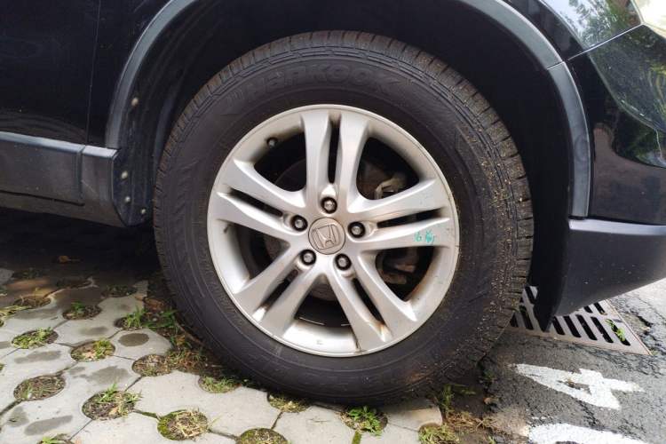 Used Honda CR-V 2010 2.4L automatic four-wheel drive luxury version Right Front Wheel Hub