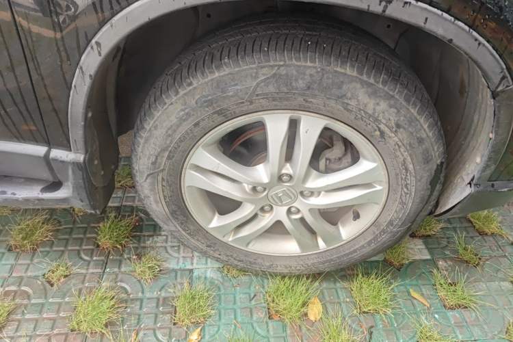 Used Honda CR-V 2010 2.4L automatic four-wheel drive luxury version Right Front Wheel Hub