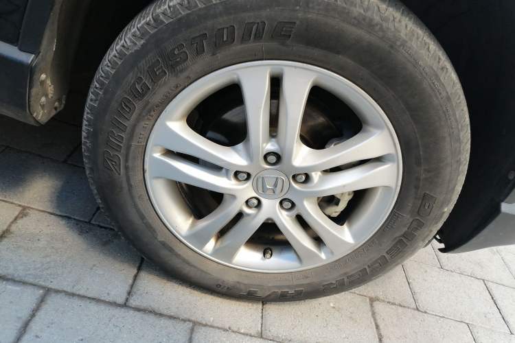 Used Honda CR-V 2010 2.4L automatic four-wheel drive luxury version Right Front Wheel Hub