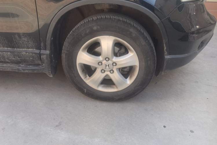 Used Honda CR-V 2010 2.0L automatic two-wheel drive urban version Right Front Wheel Hub