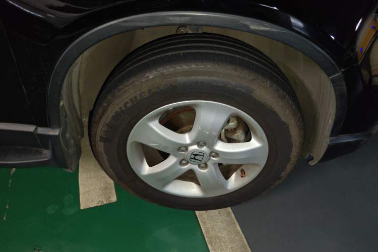 Used Honda CR-V 2010 2.0L automatic two-wheel drive urban version Right Front Wheel Hub
