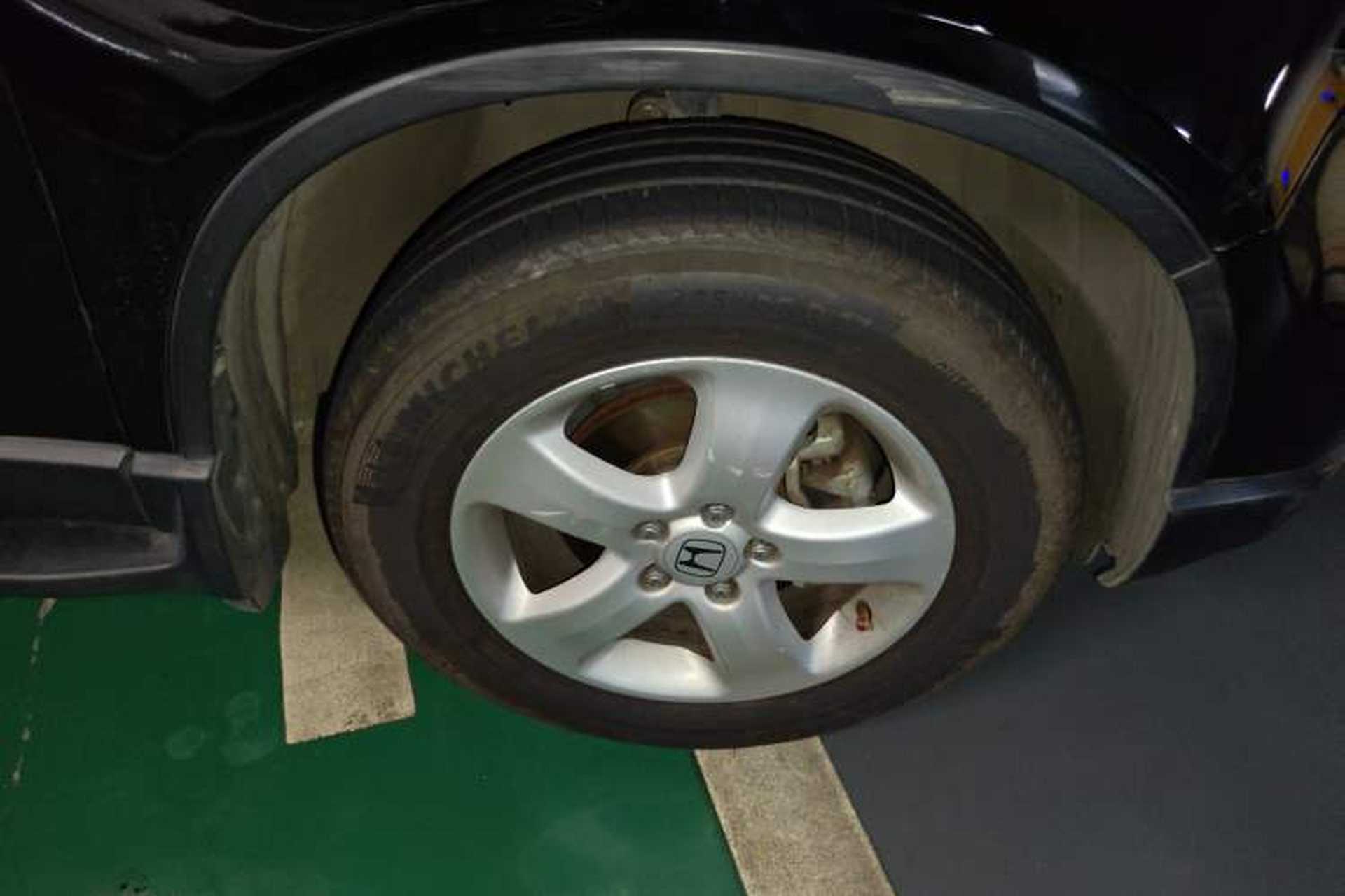 Used Honda CR-V 2010 2.0L automatic two-wheel drive urban version Right Front Wheel Hub