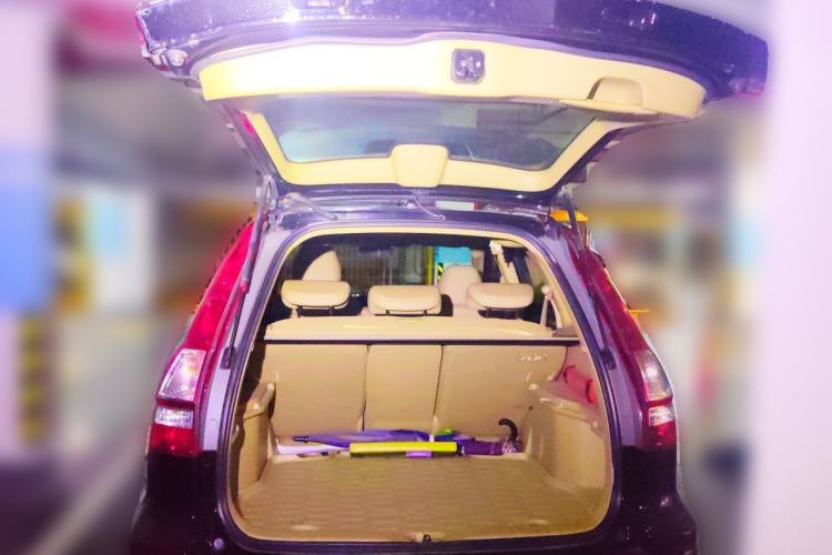 Used Honda CR-V 2010 2.4L automatic four-wheel drive luxury version Trunk