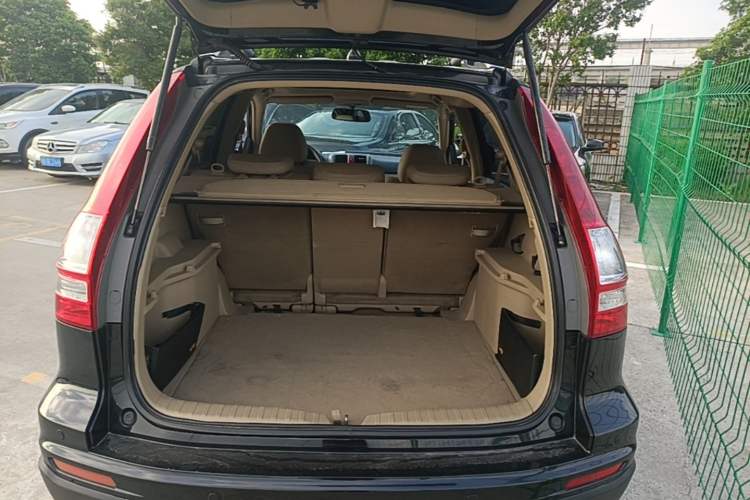 Used Honda CR-V 2010 2.4L automatic four-wheel drive luxury version Trunk