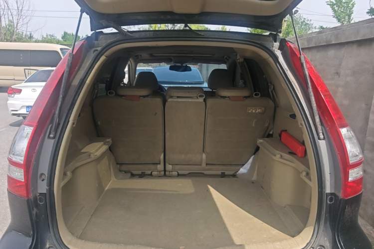 Used Honda CR-V 2010 2.4L automatic four-wheel drive luxury version Trunk