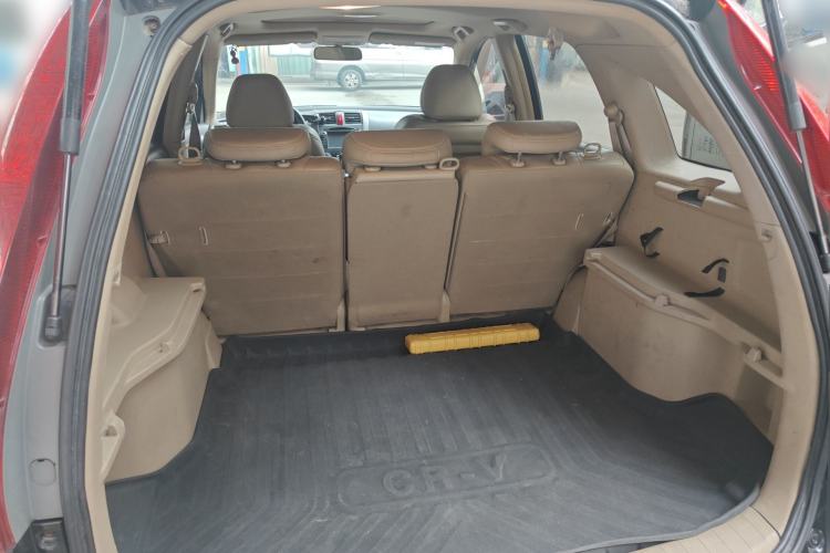 Used Honda CR-V 2010 2.4L automatic four-wheel drive luxury version Trunk