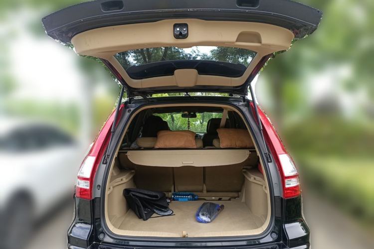 Used Honda CR-V 2010 2.4L automatic four-wheel drive luxury version Trunk
