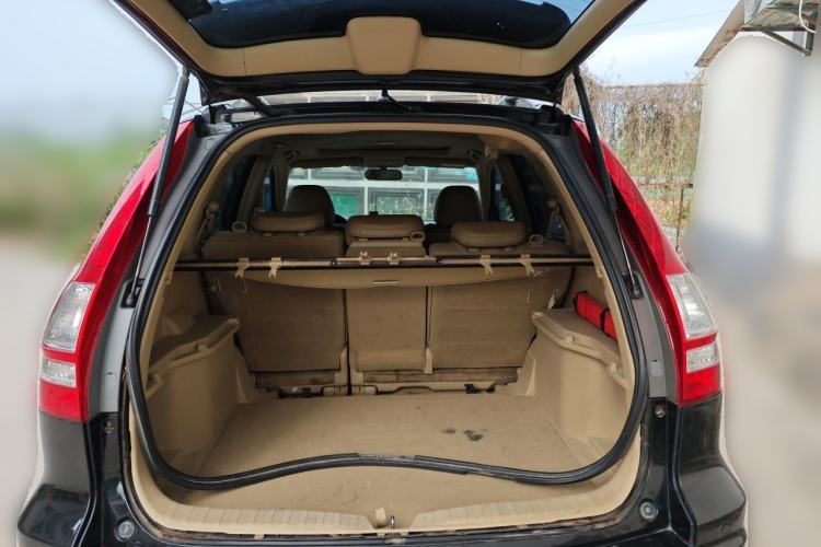 Used Honda CR-V 2010 2.4L automatic four-wheel drive luxury version Trunk