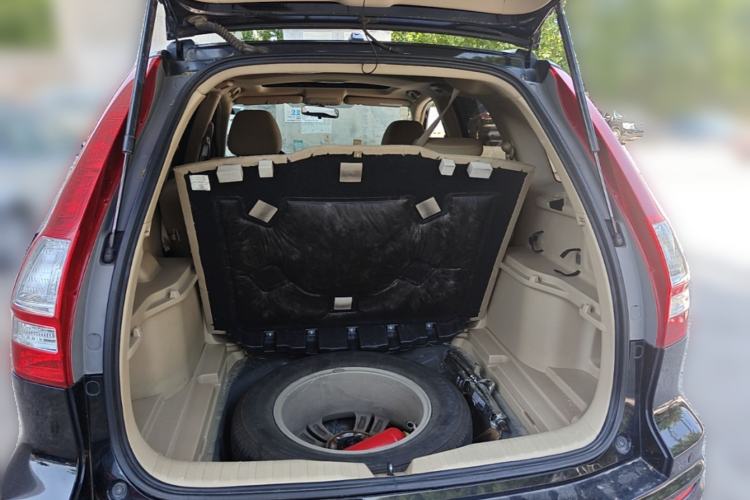 Used Honda CR-V 2010 2.4L automatic four-wheel drive luxury version Trunk