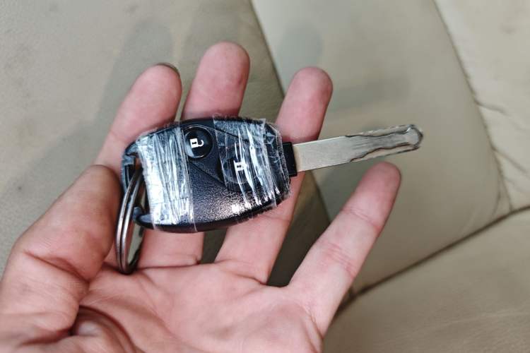 Used Honda CR-V 2010 2.4L automatic four-wheel drive luxury version Vehicle Key